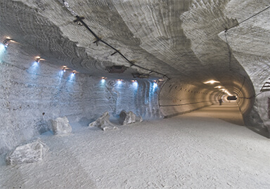 Aufnahme eines langen Tunnels im Bergbau